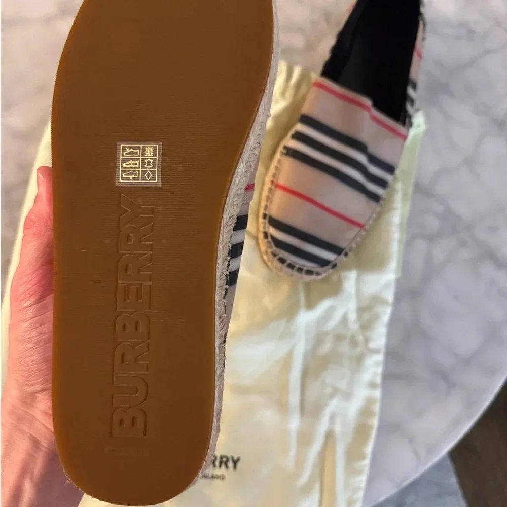 Authentic Burberry espadrilles 42 NWOB